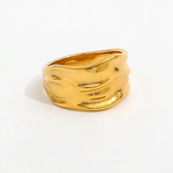 Gold Statement Ring - Picture 1 of 3